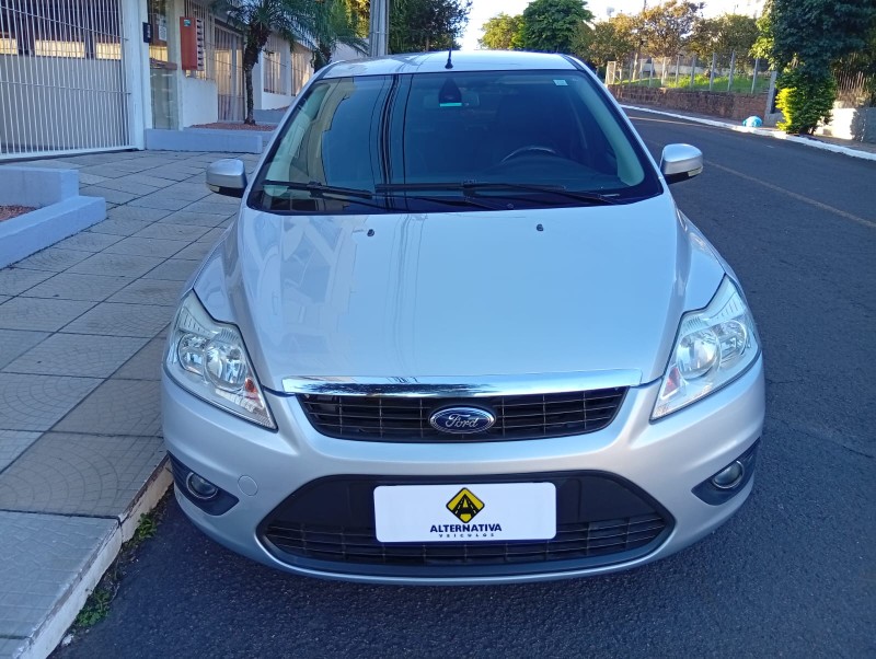 FORD FOCUS 2.0 FLEX 2013/2013 ALTERNATIVA VEÍCULOS LAJEADO / Carros no Vale