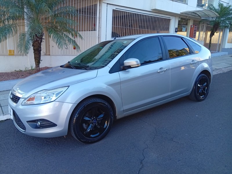 FORD FOCUS 2.0 FLEX 2013/2013 ALTERNATIVA VEÍCULOS LAJEADO / Carros no Vale