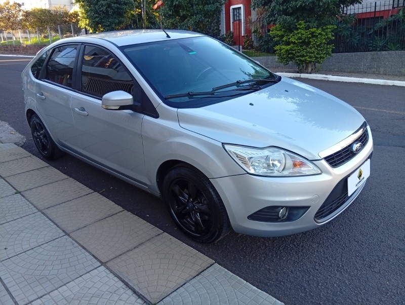 FORD FOCUS 2.0 FLEX 2013/2013 ALTERNATIVA VEÍCULOS LAJEADO / Carros no Vale