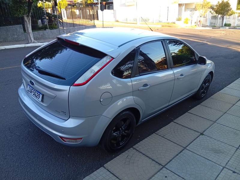 FORD FOCUS 2.0 FLEX 2013/2013 ALTERNATIVA VEÍCULOS LAJEADO / Carros no Vale