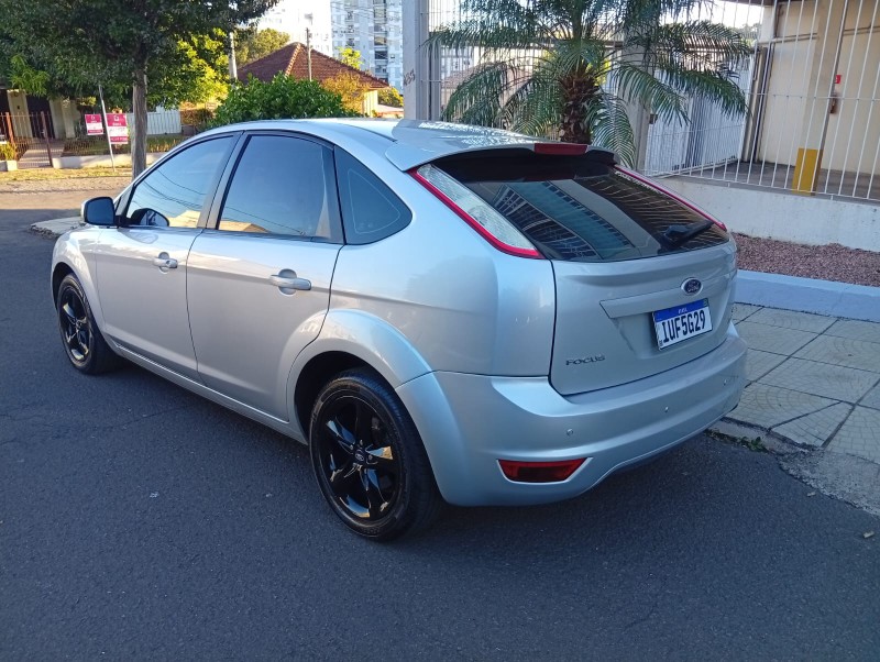 FORD FOCUS 2.0 FLEX 2013/2013 ALTERNATIVA VEÍCULOS LAJEADO / Carros no Vale