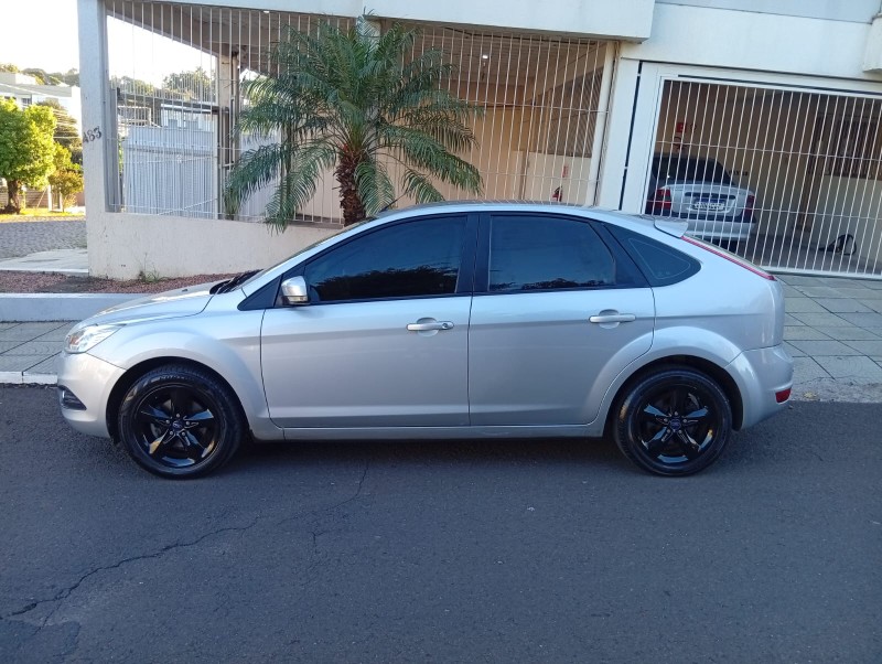 FORD FOCUS 2.0 FLEX 2013/2013 ALTERNATIVA VEÍCULOS LAJEADO / Carros no Vale