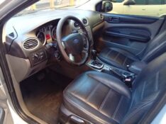 FORD FOCUS 2.0 FLEX 2013/2013 ALTERNATIVA VEÍCULOS LAJEADO / Carros no Vale