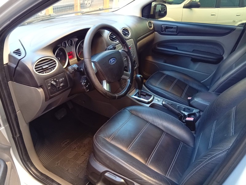 FORD FOCUS 2.0 FLEX 2013/2013 ALTERNATIVA VEÍCULOS LAJEADO / Carros no Vale