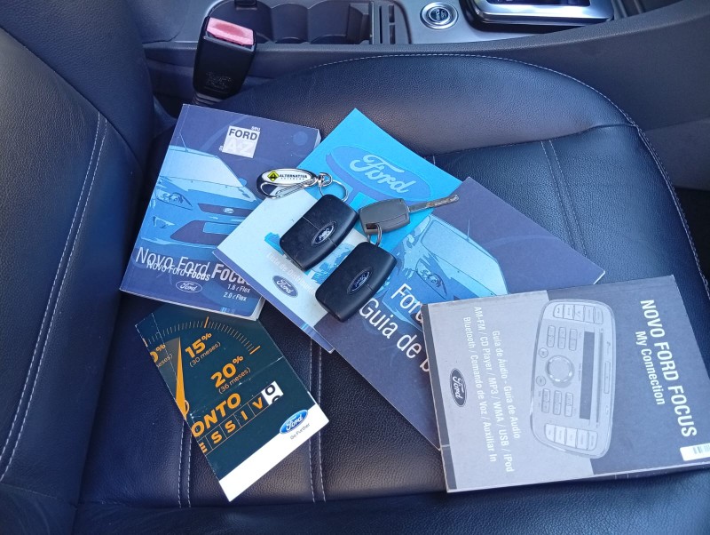 FORD FOCUS 2.0 FLEX 2013/2013 ALTERNATIVA VEÍCULOS LAJEADO / Carros no Vale