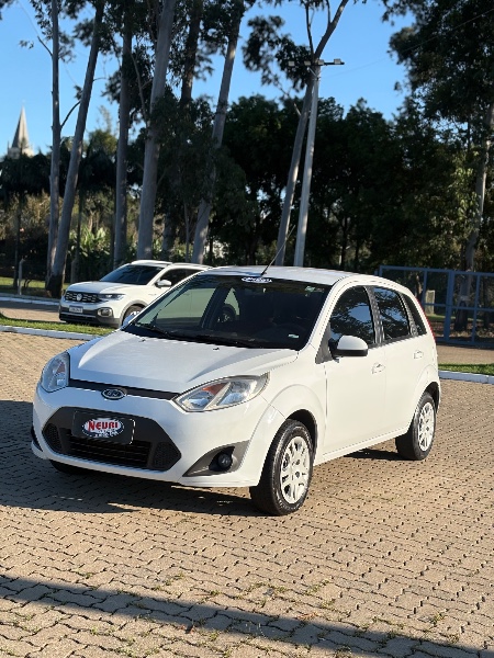 FORD FIESTA 1.6 8V 2014 /2014 NEURI VEÍCULOS LAJEADO / Carros no Vale