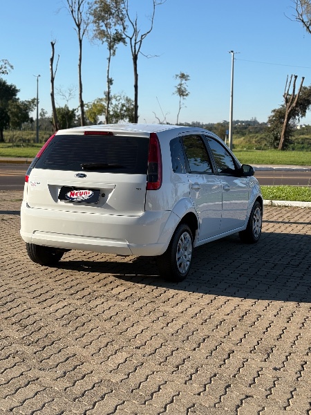 FORD FIESTA 1.6 8V 2014 /2014 NEURI VEÍCULOS LAJEADO / Carros no Vale