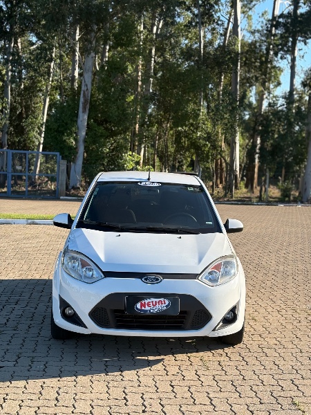 FORD FIESTA 1.6 8V 2014 /2014 NEURI VEÍCULOS LAJEADO / Carros no Vale