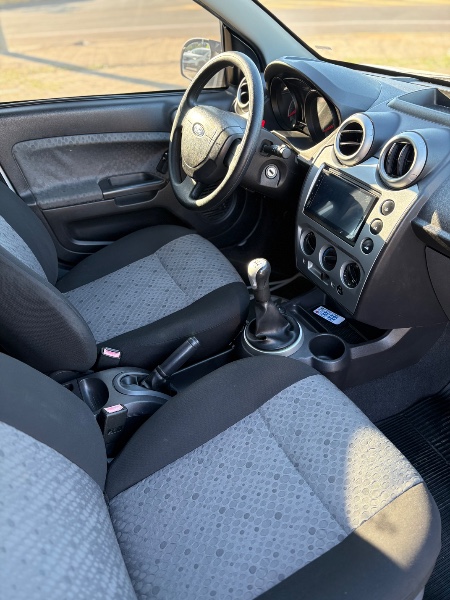 FORD FIESTA 1.6 8V 2014 /2014 NEURI VEÍCULOS LAJEADO / Carros no Vale