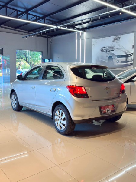 CHEVROLET ONIX HATCH LT 1.4 8V FLEXPOWER 5P MEC. 2013/2014 JM AUTOMÓVEIS VENÂNCIO AIRES / Carros no Vale