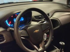 CHEVROLET ONIX HATCH LT 1.4 8V FLEXPOWER 5P MEC. 2013/2014 JM AUTOMÓVEIS VENÂNCIO AIRES / Carros no Vale