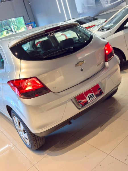 CHEVROLET ONIX HATCH LT 1.4 8V FLEXPOWER 5P MEC. 2013/2014 JM AUTOMÓVEIS VENÂNCIO AIRES / Carros no Vale