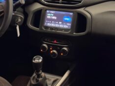 CHEVROLET ONIX HATCH LT 1.4 8V FLEXPOWER 5P MEC. 2013/2014 JM AUTOMÓVEIS VENÂNCIO AIRES / Carros no Vale