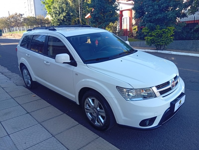 FIAT FREEMONT PRECISION 2013/2024 ALTERNATIVA VEÍCULOS LAJEADO / Carros no Vale