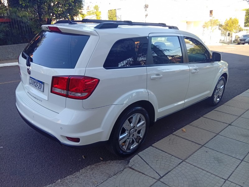 FIAT FREEMONT PRECISION 2013/2024 ALTERNATIVA VEÍCULOS LAJEADO / Carros no Vale