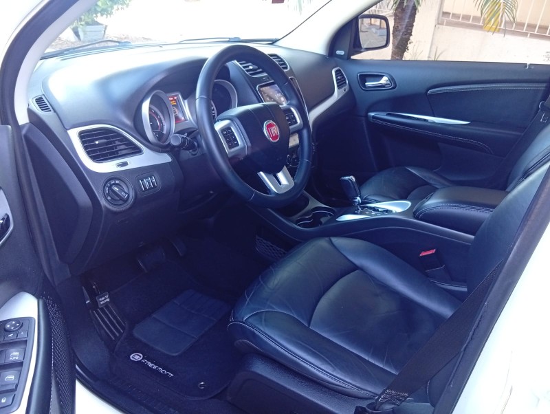FIAT FREEMONT PRECISION 2013/2024 ALTERNATIVA VEÍCULOS LAJEADO / Carros no Vale