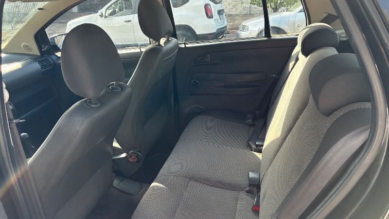 VOLKSWAGEN FOX 1.0 MI CITY 8V 2005/2006 COMPLETO VEÍCULOS GUAPORÉ / Carros no Vale