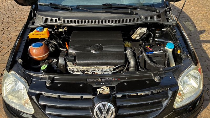 VOLKSWAGEN FOX 1.0 MI CITY 8V 2005/2006 COMPLETO VEÍCULOS GUAPORÉ / Carros no Vale