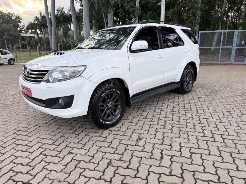 TOYOTA HILUX SW4 3.0 SRV 4X4 7 LUGARES 16V TURBO INTERCOOLER 2014/2014 ELY AUTOMÓVEIS LAJEADO / Carros no Vale TOYOTA HILUX SW4 3.0 SRV 4X4 7 LUGARES 16V TURBO INTERCOOLER 2014/2014 ELY AUTOMÓVEIS LAJEADO / Carros no Vale