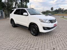 TOYOTA HILUX SW4 3.0 SRV 4X4 7 LUGARES 16V TURBO INTERCOOLER 2014/2014 ELY AUTOMÓVEIS LAJEADO / Carros no Vale