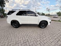 TOYOTA HILUX SW4 3.0 SRV 4X4 7 LUGARES 16V TURBO INTERCOOLER 2014/2014 ELY AUTOMÓVEIS LAJEADO / Carros no Vale