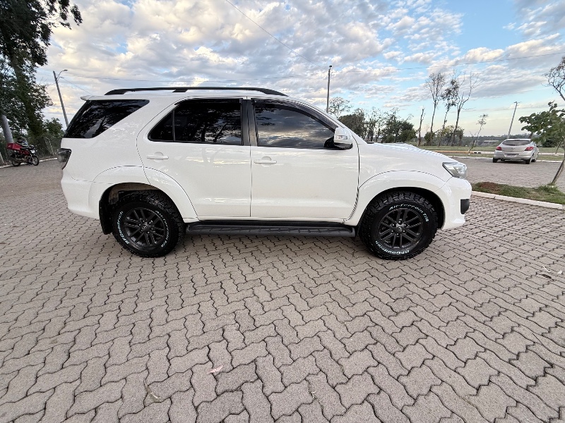 TOYOTA HILUX SW4 3.0 SRV 4X4 7 LUGARES 16V TURBO INTERCOOLER 2014/2014 ELY AUTOMÓVEIS LAJEADO / Carros no Vale TOYOTA HILUX SW4 3.0 SRV 4X4 7 LUGARES 16V TURBO INTERCOOLER 2014/2014 ELY AUTOMÓVEIS LAJEADO / Carros no Vale
