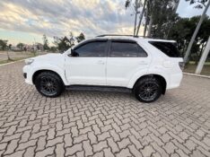 TOYOTA HILUX SW4 3.0 SRV 4X4 7 LUGARES 16V TURBO INTERCOOLER 2014/2014 ELY AUTOMÓVEIS LAJEADO / Carros no Vale