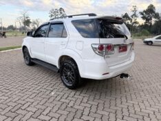 TOYOTA HILUX SW4 3.0 SRV 4X4 7 LUGARES 16V TURBO INTERCOOLER 2014/2014 ELY AUTOMÓVEIS LAJEADO / Carros no Vale