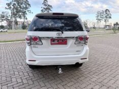 TOYOTA HILUX SW4 3.0 SRV 4X4 7 LUGARES 16V TURBO INTERCOOLER 2014/2014 ELY AUTOMÓVEIS LAJEADO / Carros no Vale