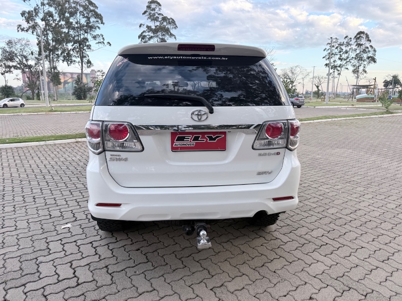 TOYOTA HILUX SW4 3.0 SRV 4X4 7 LUGARES 16V TURBO INTERCOOLER 2014/2014 ELY AUTOMÓVEIS LAJEADO / Carros no Vale TOYOTA HILUX SW4 3.0 SRV 4X4 7 LUGARES 16V TURBO INTERCOOLER 2014/2014 ELY AUTOMÓVEIS LAJEADO / Carros no Vale