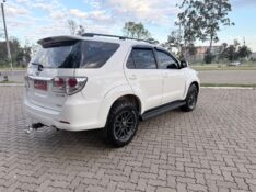 TOYOTA HILUX SW4 3.0 SRV 4X4 7 LUGARES 16V TURBO INTERCOOLER 2014/2014 ELY AUTOMÓVEIS LAJEADO / Carros no Vale