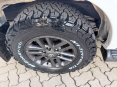 TOYOTA HILUX SW4 3.0 SRV 4X4 7 LUGARES 16V TURBO INTERCOOLER 2014/2014 ELY AUTOMÓVEIS LAJEADO / Carros no Vale