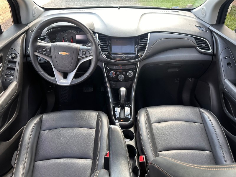 CHEVROLET TRACKER PREMIER 1.4 TURBO /2018 MENEGHINI VEÍCULOS ARROIO DO MEIO / Carros no Vale CHEVROLET TRACKER PREMIER 1.4 TURBO /2018 MENEGHINI VEÍCULOS ARROIO DO MEIO / Carros no Vale