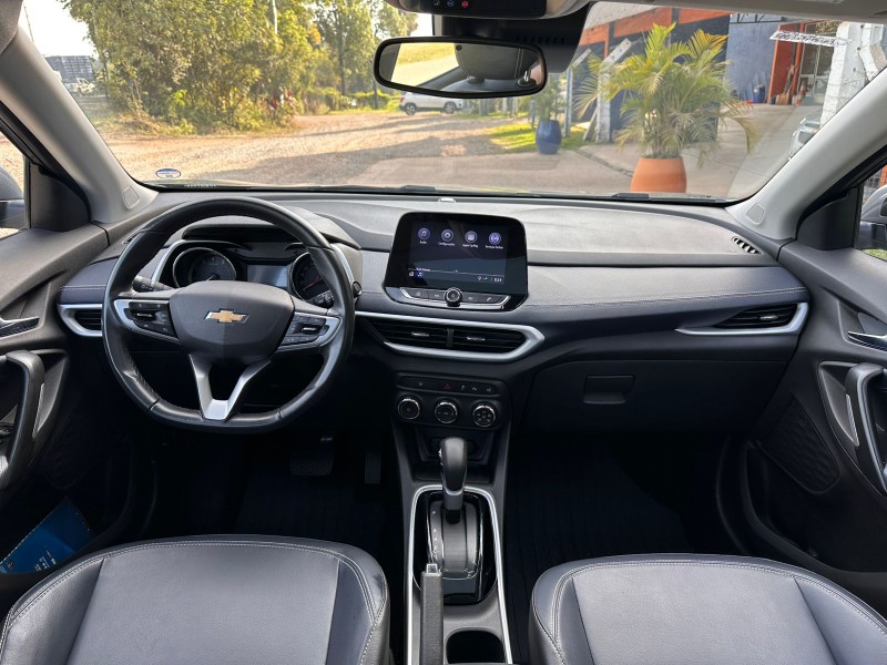 CHEVROLET TRACKER 1.2 TURBO 12V /2023 MENEGHINI VEÍCULOS ARROIO DO MEIO / Carros no Vale CHEVROLET TRACKER 1.2 TURBO 12V /2023 MENEGHINI VEÍCULOS ARROIO DO MEIO / Carros no Vale