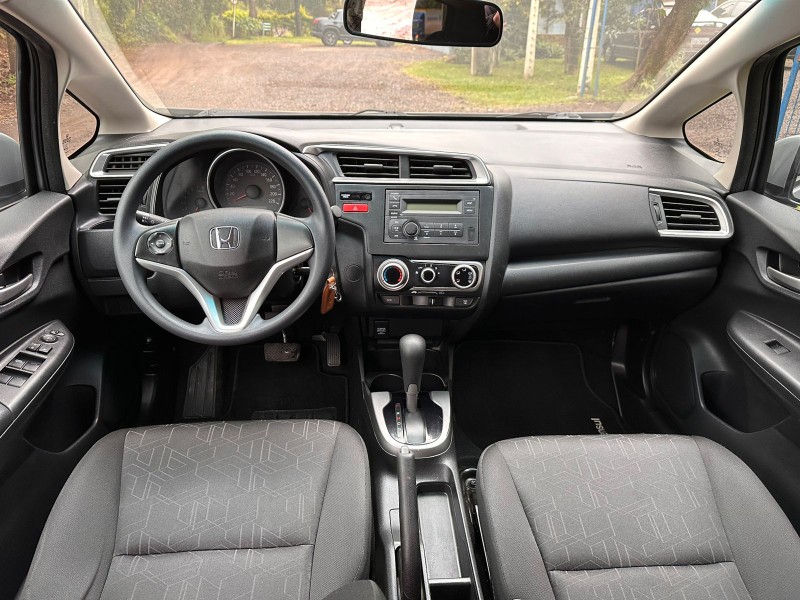HONDA FIT LX 1.4 /2017 MENEGHINI VEÍCULOS ARROIO DO MEIO / Carros no Vale