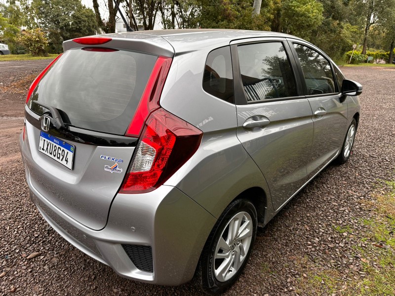 HONDA FIT LX 1.4 /2017 MENEGHINI VEÍCULOS ARROIO DO MEIO / Carros no Vale