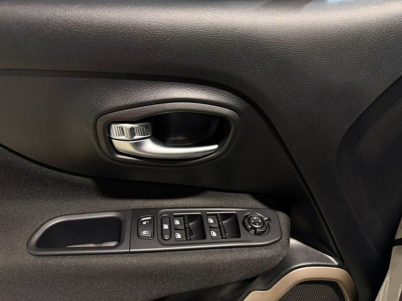 Jeep Renegade 1.8 4×2 16v 2018/2018 SIM VEÍCULOS PORTO ALEGRE / Carros no Vale