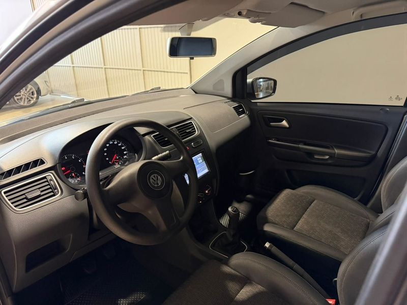 Volkswagen Fox 1.0 8v G2 2012/2013 SIM VEÍCULOS PORTO ALEGRE / Carros no Vale