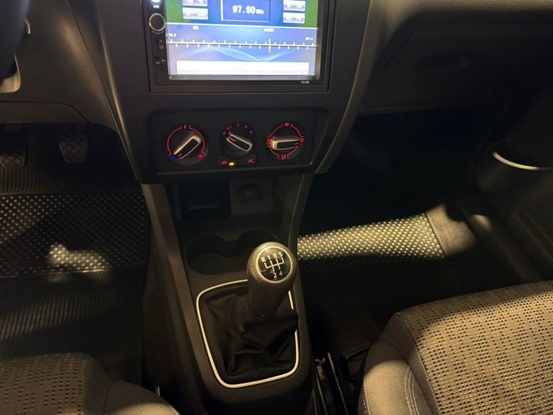 Volkswagen Fox 1.0 8v G2 2012/2013 SIM VEÍCULOS PORTO ALEGRE / Carros no Vale