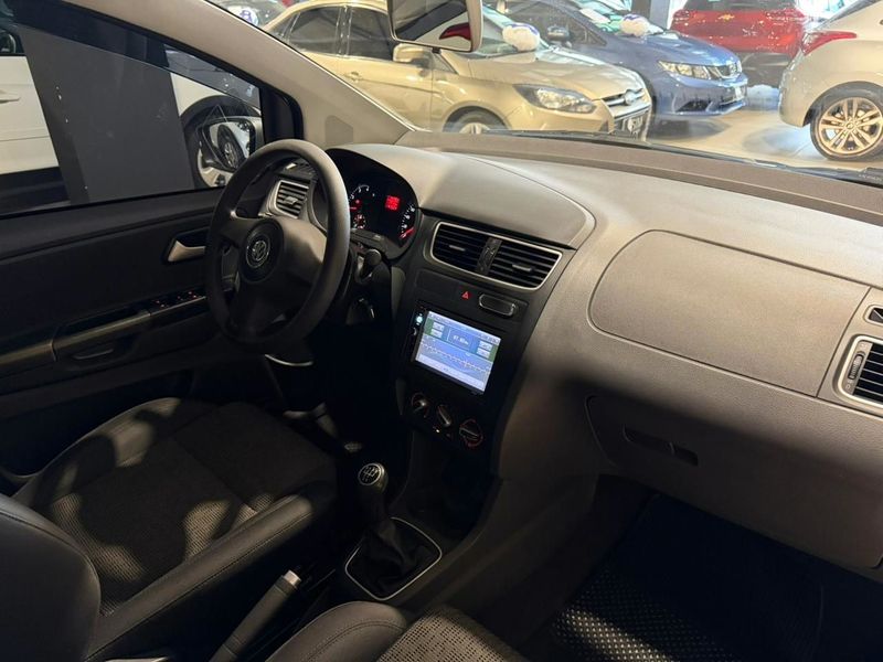 Volkswagen Fox 1.0 8v G2 2012/2013 SIM VEÍCULOS PORTO ALEGRE / Carros no Vale
