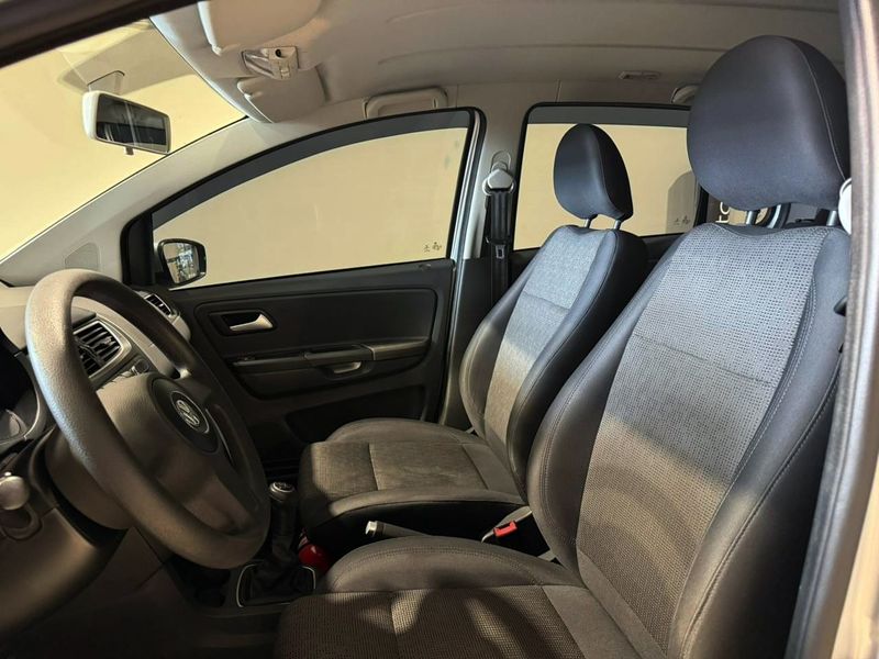 Volkswagen Fox 1.0 8v G2 2012/2013 SIM VEÍCULOS PORTO ALEGRE / Carros no Vale