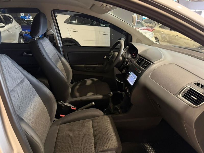 Volkswagen Fox 1.0 8v G2 2012/2013 SIM VEÍCULOS PORTO ALEGRE / Carros no Vale