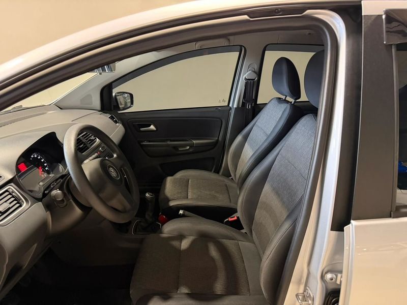Volkswagen Fox 1.0 8v G2 2012/2013 SIM VEÍCULOS PORTO ALEGRE / Carros no Vale