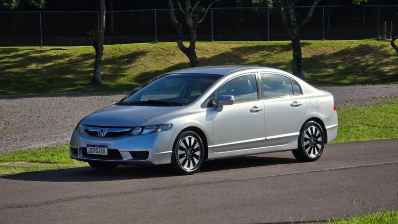 Honda Civic Sed LXL/ LXL SE 1.8 16V 2010/2011 AUTO NÍVEL VEÍCULOS SANTA CRUZ DO SUL / Carros no Vale