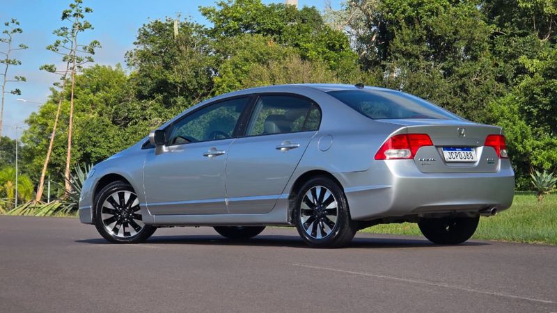 Honda Civic Sed LXL/ LXL SE 1.8 16V 2010/2011 AUTO NÍVEL VEÍCULOS SANTA CRUZ DO SUL / Carros no Vale