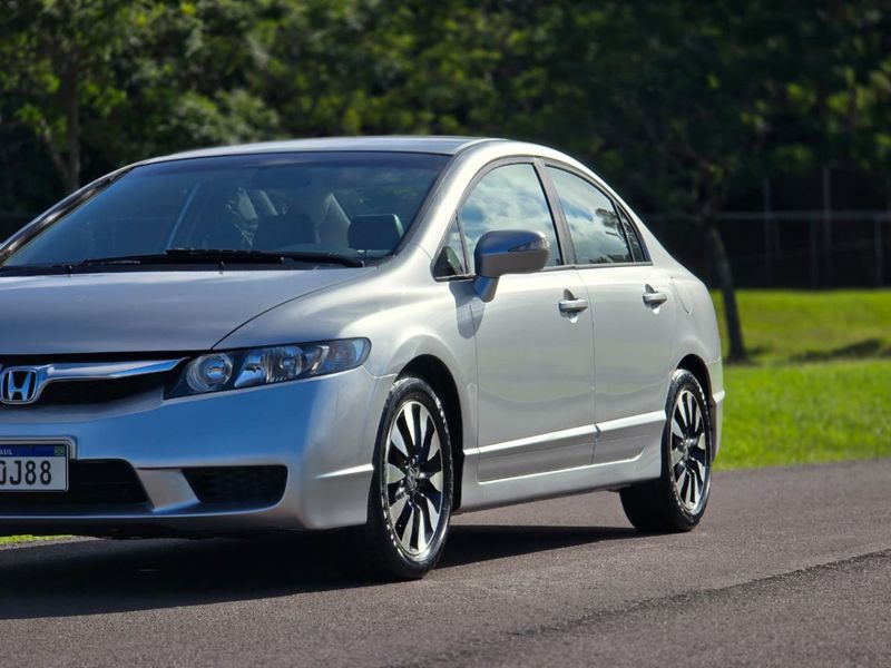 Honda Civic Sed LXL/ LXL SE 1.8 16V 2010/2011 AUTO NÍVEL VEÍCULOS SANTA CRUZ DO SUL / Carros no Vale
