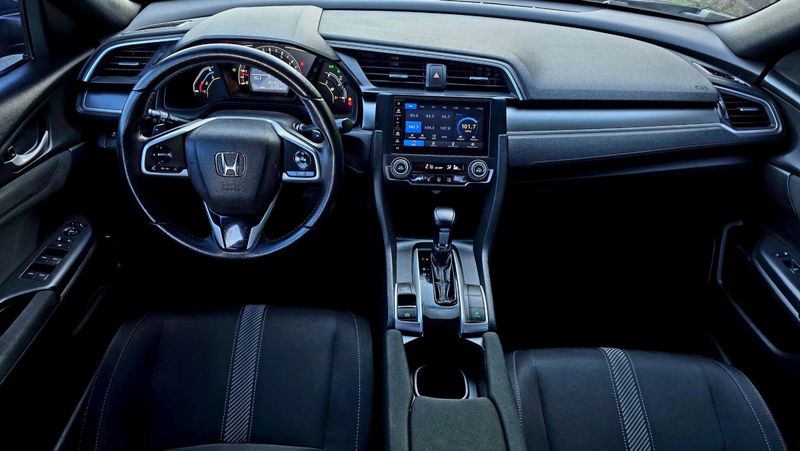 Honda Civic Sedan SPORT 2.0 16V 2018/2018 AUTO NÍVEL VEÍCULOS SANTA CRUZ DO SUL / Carros no Vale Honda Civic Sedan SPORT 2.0 16V 2018/2018 AUTO NÍVEL VEÍCULOS SANTA CRUZ DO SUL / Carros no Vale
