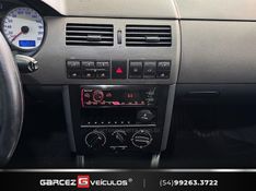 VOLKSWAGEN PARATI 1.6 MI TRACK & FIELD 8V G.III 2004/2005 GARCEZ VEÍCULOS BENTO GONÇALVES / Carros no Vale