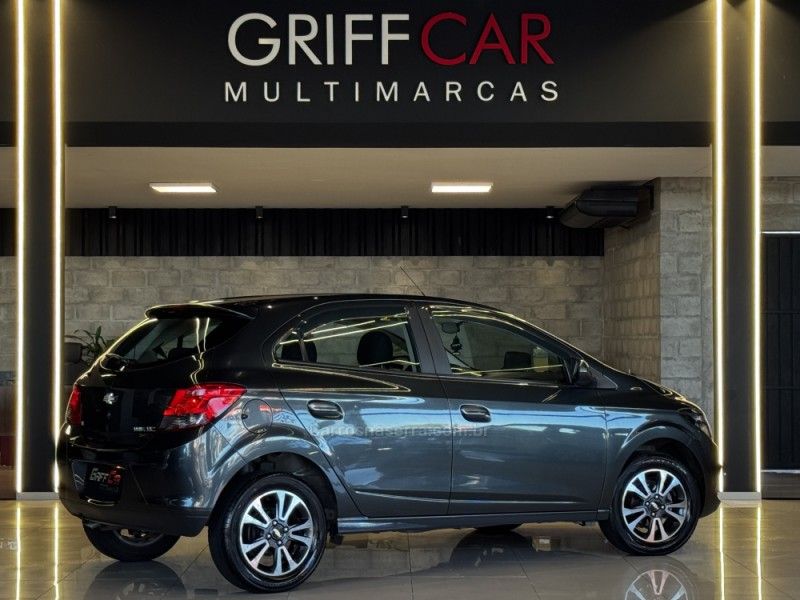 CHEVROLET ONIX 1.4 MPFI LTZ 8V 2016/2016 GRIFFCAR MULTIMARCAS DOIS IRMÃOS / Carros no Vale CHEVROLET ONIX 1.4 MPFI LTZ 8V 2016/2016 GRIFFCAR MULTIMARCAS DOIS IRMÃOS / Carros no Vale