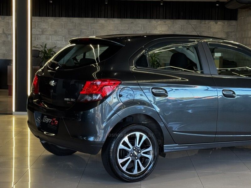 CHEVROLET ONIX 1.4 MPFI LTZ 8V 2016/2016 GRIFFCAR MULTIMARCAS DOIS IRMÃOS / Carros no Vale CHEVROLET ONIX 1.4 MPFI LTZ 8V 2016/2016 GRIFFCAR MULTIMARCAS DOIS IRMÃOS / Carros no Vale
